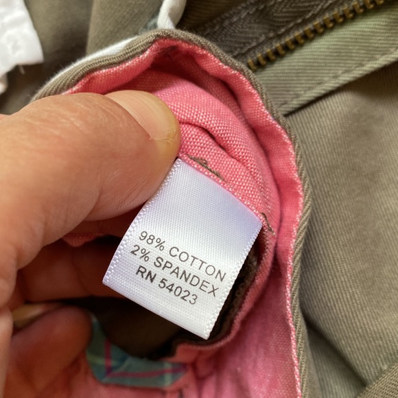 Banana republic khaki shorts. Size 2P - Picture 6 of 8